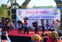 HIBUR: Anak-anak saat menghibur para pengunjung acara Car free day (CFD) dialun alun Blora Minggu (11/6/2023) yang dipelopori oleh PT. BPR BKK Blora dengan Yayasan Kemala Bhayangkari.