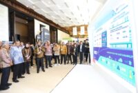 KUNJUNGI: Menteri Energi Sumber Daya Mineral, Arifin Tasrif, dan Kepala SKK Migas, Dwi Soetjipto, mengunjungi Booth PHE pada perhelatan bergengsi The 4th International Convention on Indonesian Upstream Oil & Gas 2023 (ICIUOG 2023) di Nusa Dua-Bali (20-22/09). 