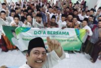 DEKLARASI: Ratusan santri dari Pondok Pesantren (Ponpes) Al Muslim di Desa Beganjing, Kecamatan Japah, Kabupaten Blora menggelar tasyakuran dan doa bersama mendukung Gibran Rakabuming Raka menjadi Calon Wakil Presiden Prabowo Subianto, Sabtu (21/10/2023).