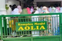 Salat: Komplek Masjid Aolia di Panggang, Gunungkidul, Yogyakarta, Jumat (5/4/2024). 