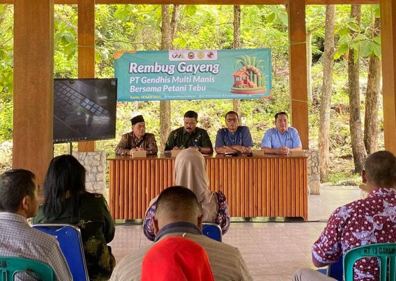 Rembug Gayeng: PT Gendhis Multi Manis Todanan,Blora, Jawa Tengah Bersama para petani saat rembug Gayeng belum lama ini.