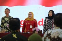 SAMPAIKAN: Plt. Bupati Blora Tri Yuli Setyowati saat penyerahan SK Pensiun bagi 55 orang PNS yang memasuki batas usia pensiun TMT 1 November 2024 dan 1 Desember 2024, Kamis (3/10/2024) di Pendopo Kabupaten Blora.